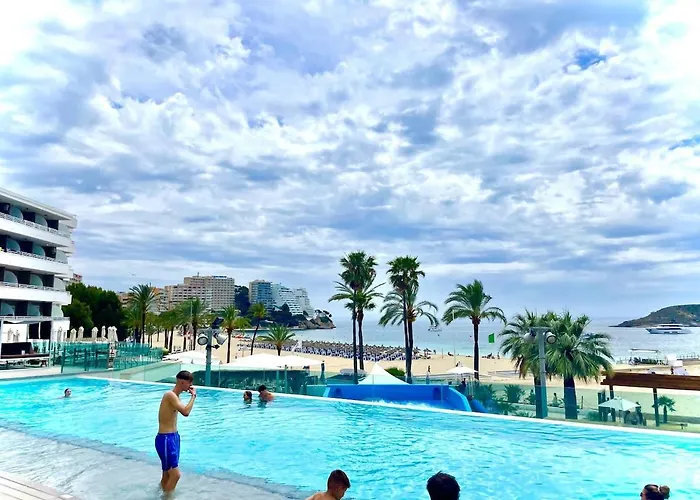 Beautiful Sea View Apartment & Direct Pool Access