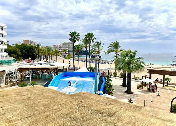 Beautiful Sea View Apartment & Direct Pool Access